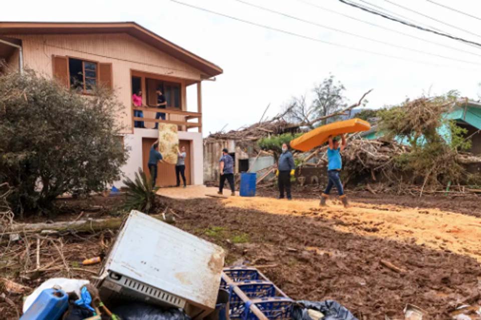 Governo federal anuncia Pix de R$ 5,1 mil para famílias do RS