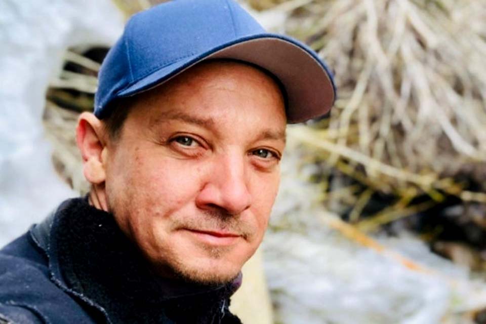 Jeremy Renner compartilha carta de sobrinho falando sobre o grave acidente na neve