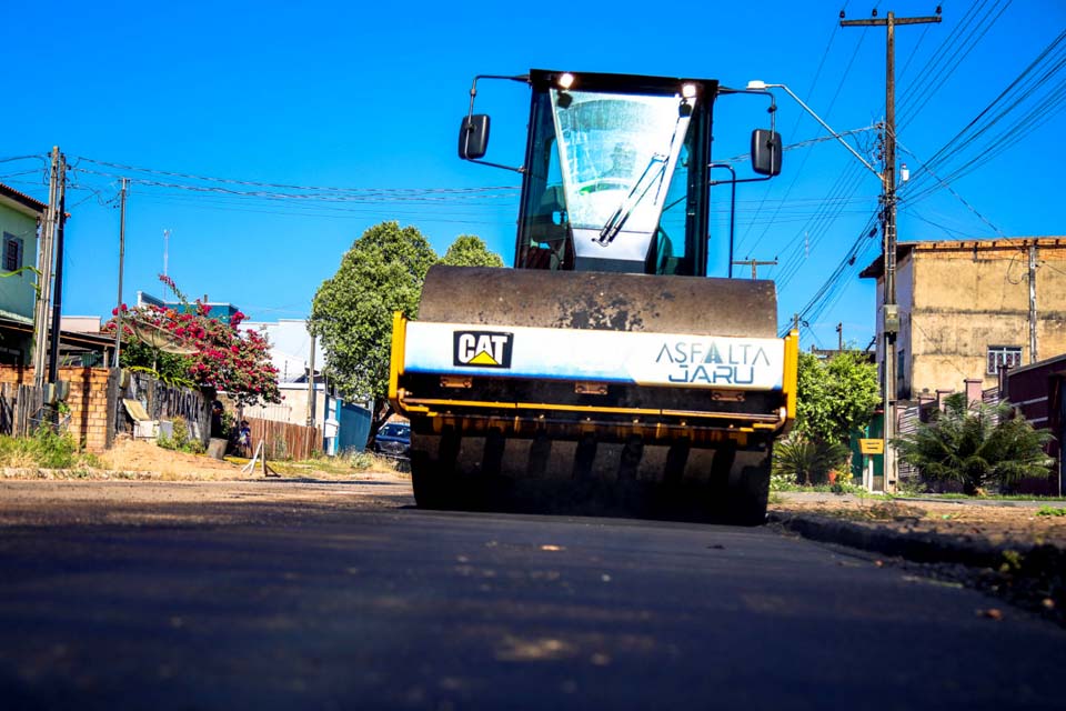 Secretaria municipal de infraestrutura segue com os serviços de tapa-buracos em ruas e avenidas