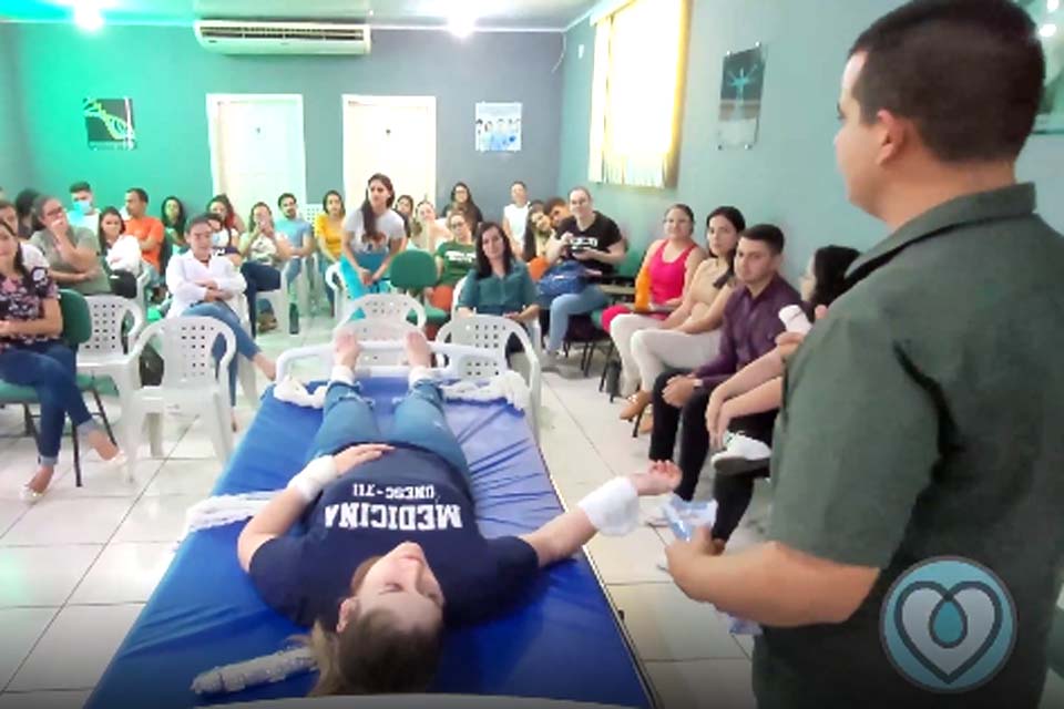 Profissionais de saúde recebem treinamento para lidar com pacientes psiquiátricos e risco de suicídios