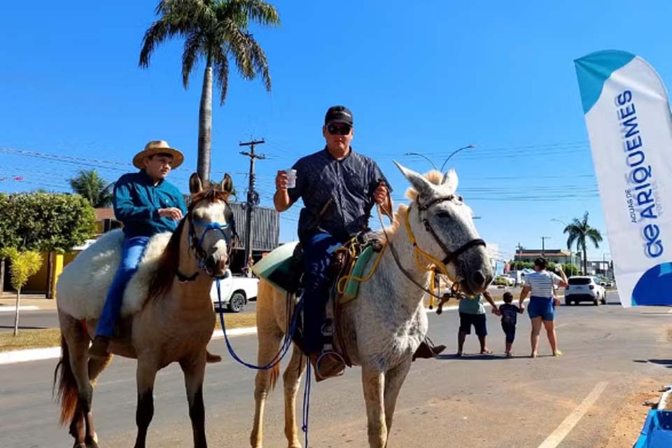 Cavalgada da Expoari contou com ponto de hidratação oferecido pela Águas de Ariquemes