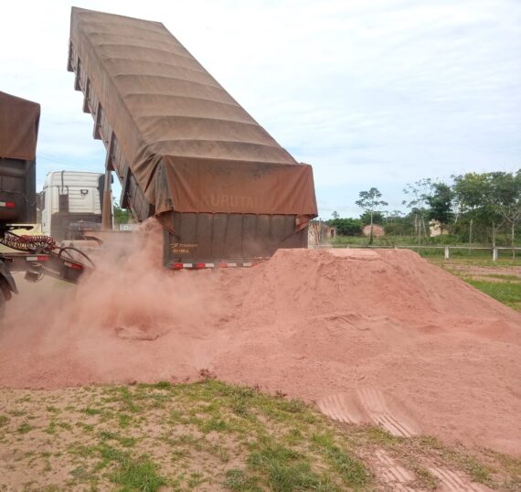 Programa Mais Produção promove transporte gratuito de calcário para agricultores familiares