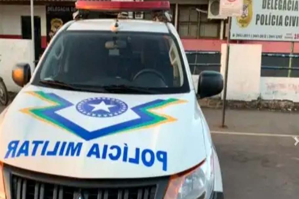 Homem leva facada nas costas após discussão entre vizinhos