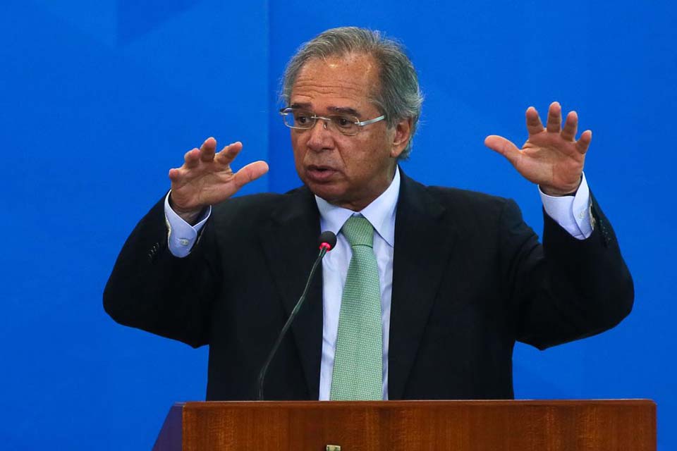Presidente está fazendo últimos ajustes na reforma administrativa, diz Guedes 