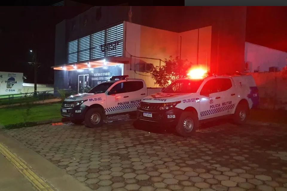 Homem embriagado tenta matar colega de trabalho a facadas