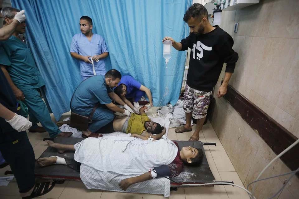 Médicos em Gaza fazem cirurgias e amputações sem anestesia, diz OMS