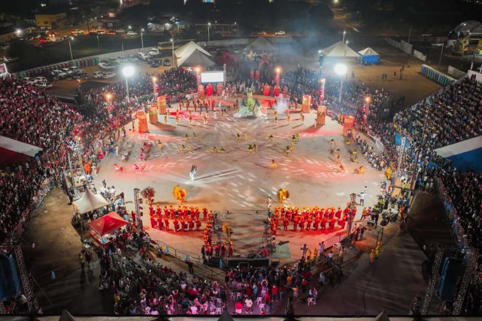 Após 7 anos sem o Festival Folclórico emoção marca a primeira noite do Duelo na Fronteira em Guajará-Mirim