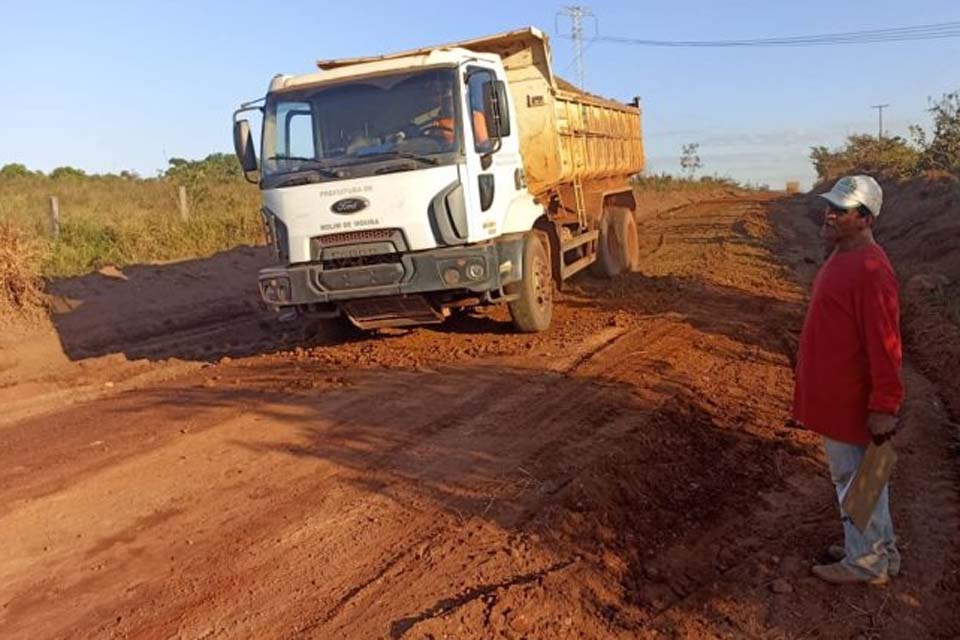 Secretaria de Obras realiza limpeza e encascalhamento na linha 192 lado norte