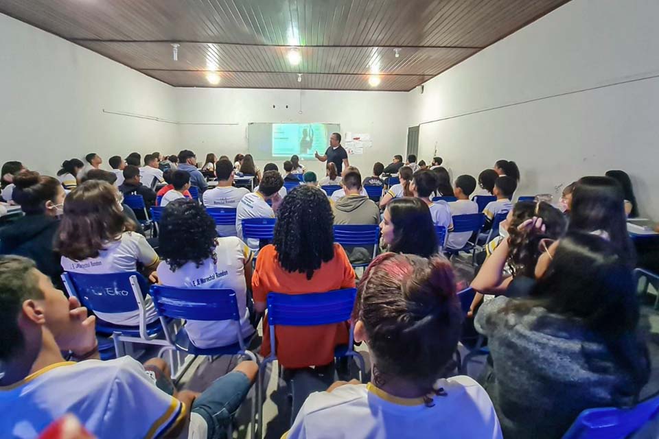 Alunos do Marechal Rondon recebem palestra do Setembro Amarelo