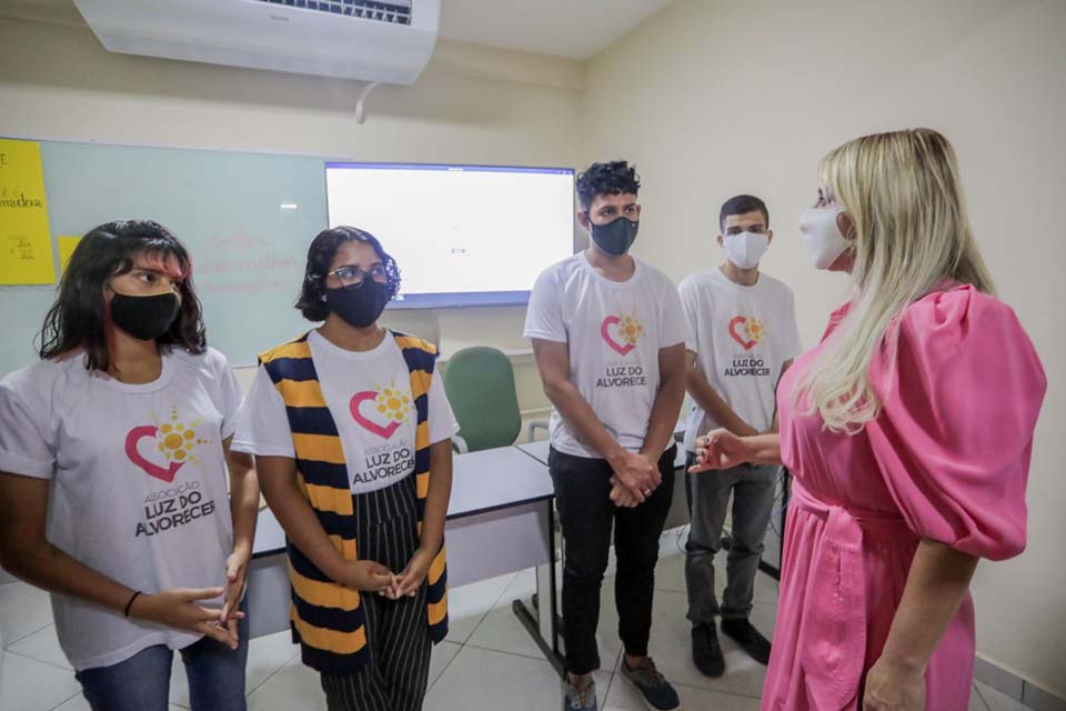 Sine Municipal de Porto Velho realiza cadastro de jovens na Associação Luz do Alvorecer