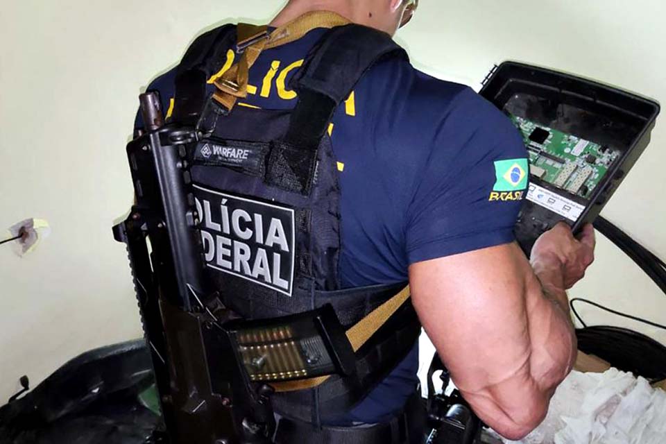 Polícia Federal faz ação contra empresa suspeita de monitorar operações