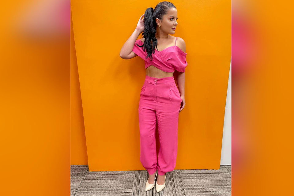 Maraisa valoriza corpo definido em conjunto cor de rosa: 'Sou sua Penélope Charmosa'