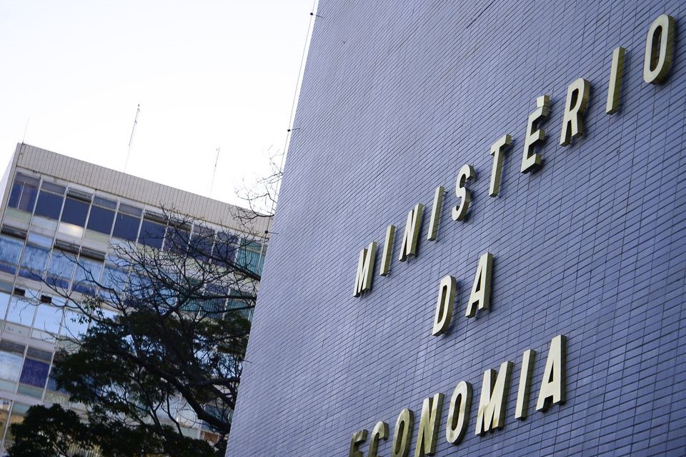 Abertura de empresas cai 29,5% em abril, mostra Ministério da Economia