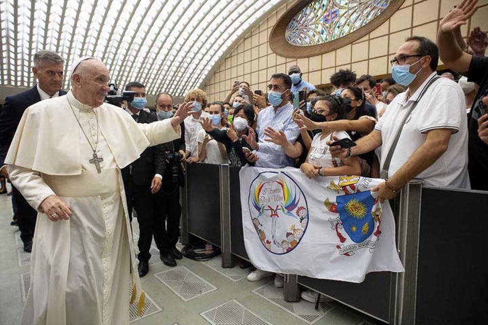 Papa volta a celebrar audiência com fiéis 1 mês após cirurgia