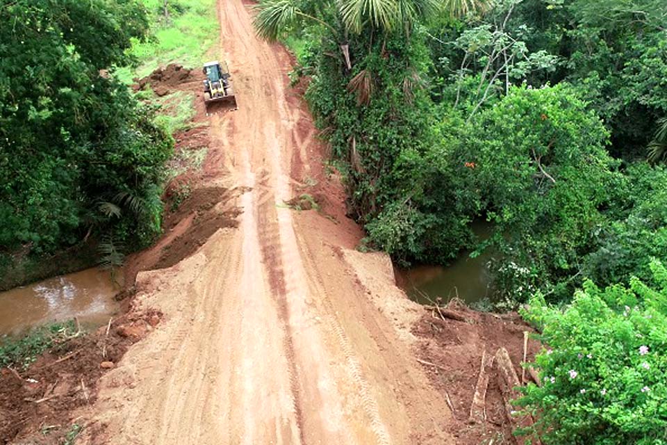 Prefeitura recupera pontes, bueiros e estradas danificados pela chuva