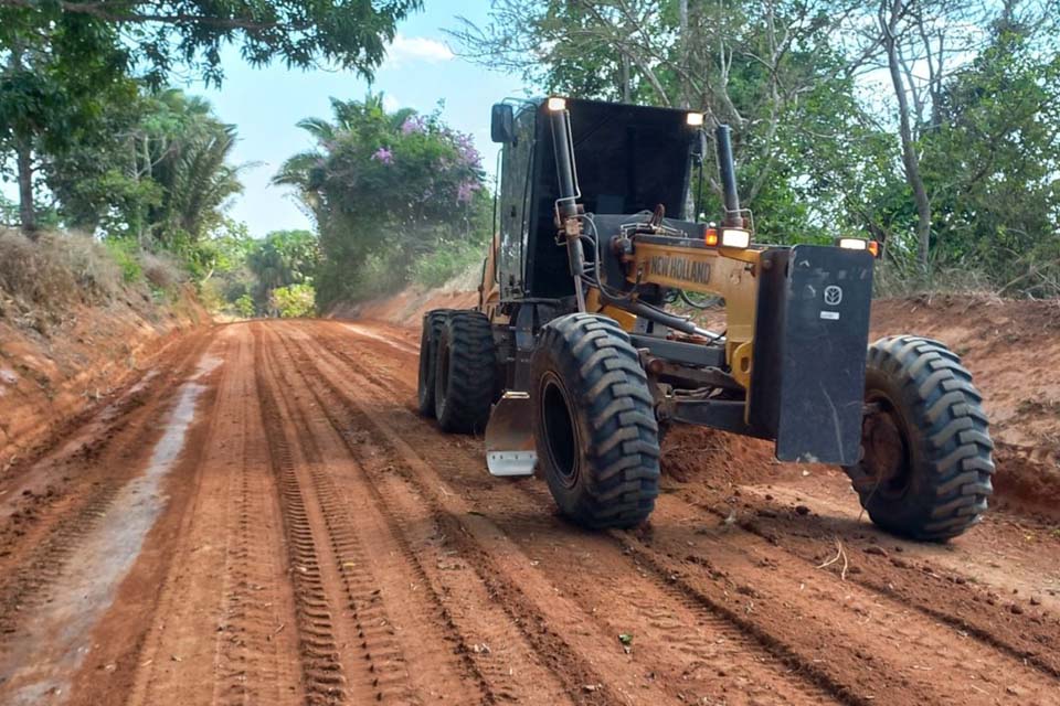 Prefeitura conclui patrolamento na região o distrito de Bom Jesus; equipes seguem para a 608