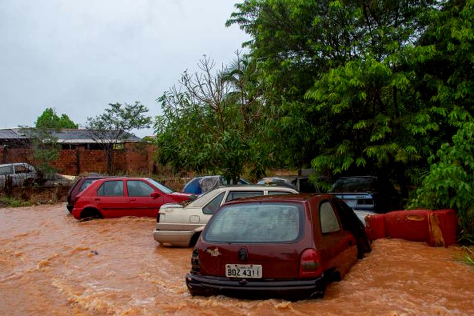 Ação rápida do Governo de Rondônia leva cestas básicas e kits de atendimento às famílias atingidas pela enchente