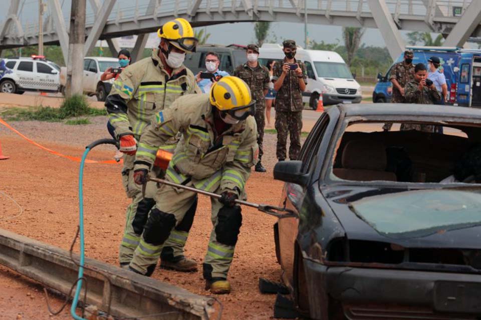 Na Semana Nacional de Trânsito, Detran Rondônia promove simulação de acidente com incêndio para alertar a população