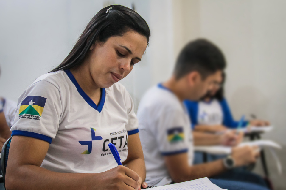 Enfermeiros, técnicos e auxiliares recebem certificados do Curso de Emergências Clínicas e Suporte Básico de Vida