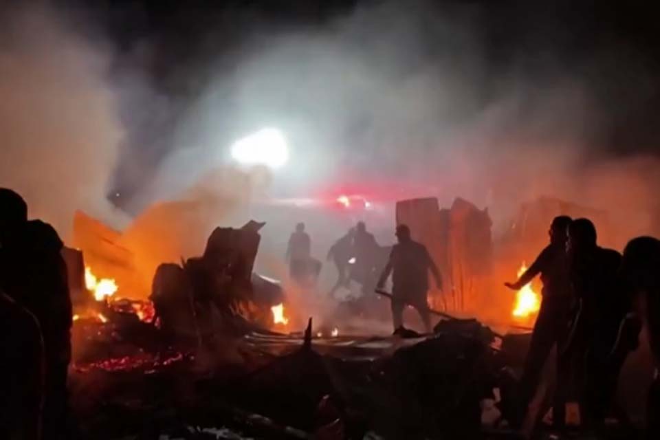 Ataque ucraniano com drones provoca incêndio em fábrica na Rússia