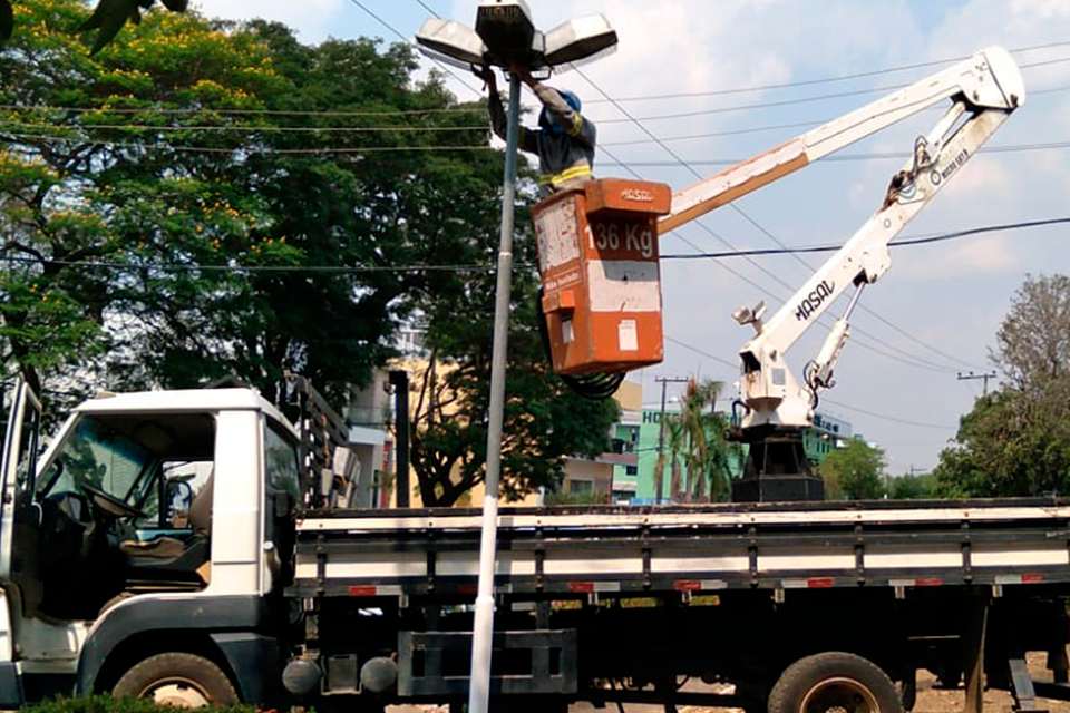 Equipe de iluminação recupera cerca de 500 pontos no município