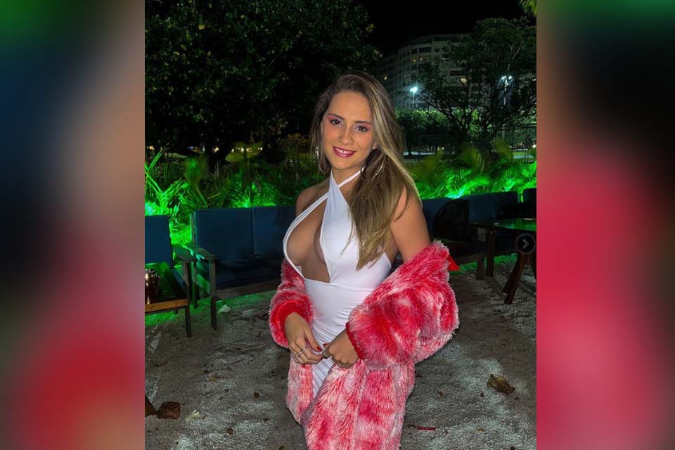 Filha de Heloisa Périssé surge com look decotadíssimo e recebe elogios na web: 'Linda'