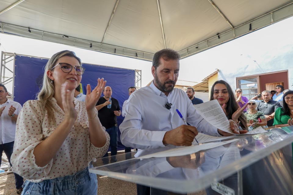 Prefeito Hildon Chaves assina ordem de serviço para construção de escola no residencial Cristal da Calama