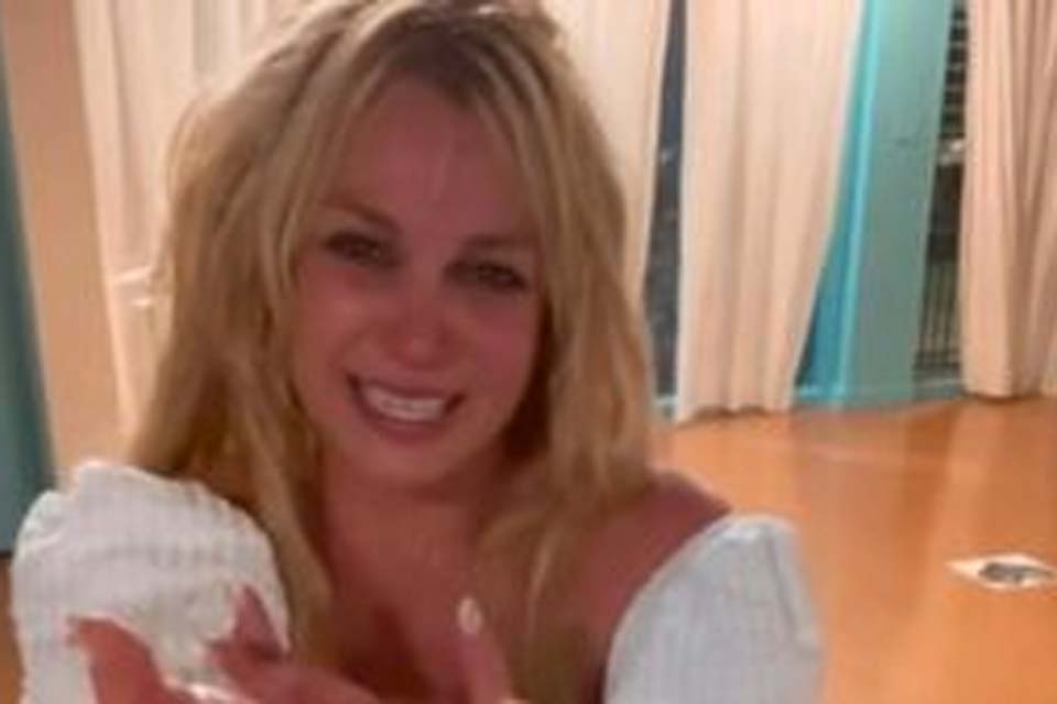 Britney Spears posta vídeo em que aparece dançando e chorando: 'Experiência espiritual'