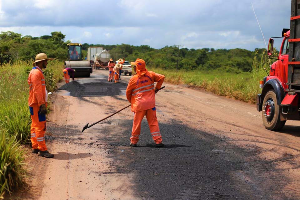 Rodovia-010 entre o município e o distrito de Nova Estrela recebe serviços de manutenção na pavimentação asfáltica