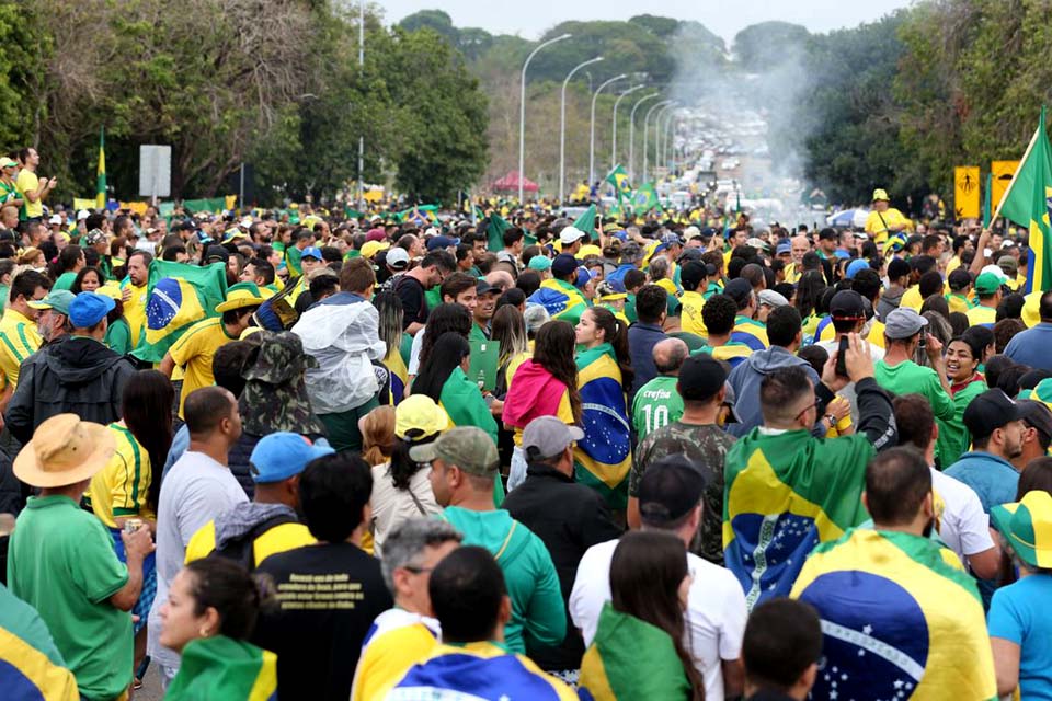 Comandantes militares condenam restrições a direitos de manifestantes