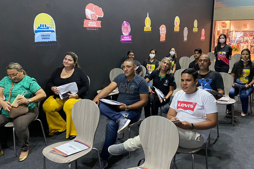 Motoristas de aplicativo em Porto Velho participam de oficinas de inglês e espanhol no “Estação Turismo”