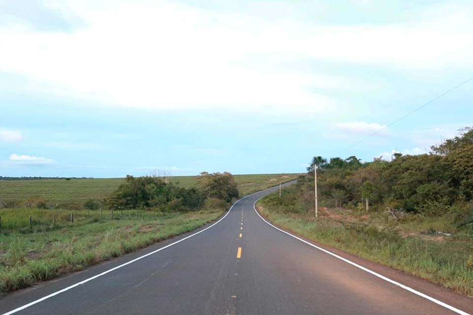  Serviços de pintura da sinalização horizontal atendem 50 quilômetros da Rodovia 391