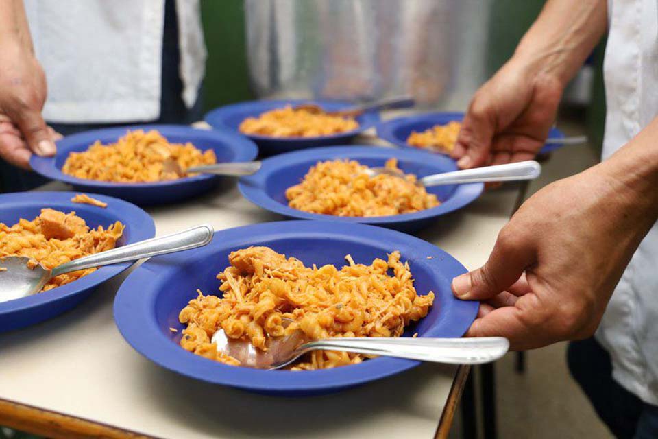 Governo anuncia hoje reajuste da merenda escolar