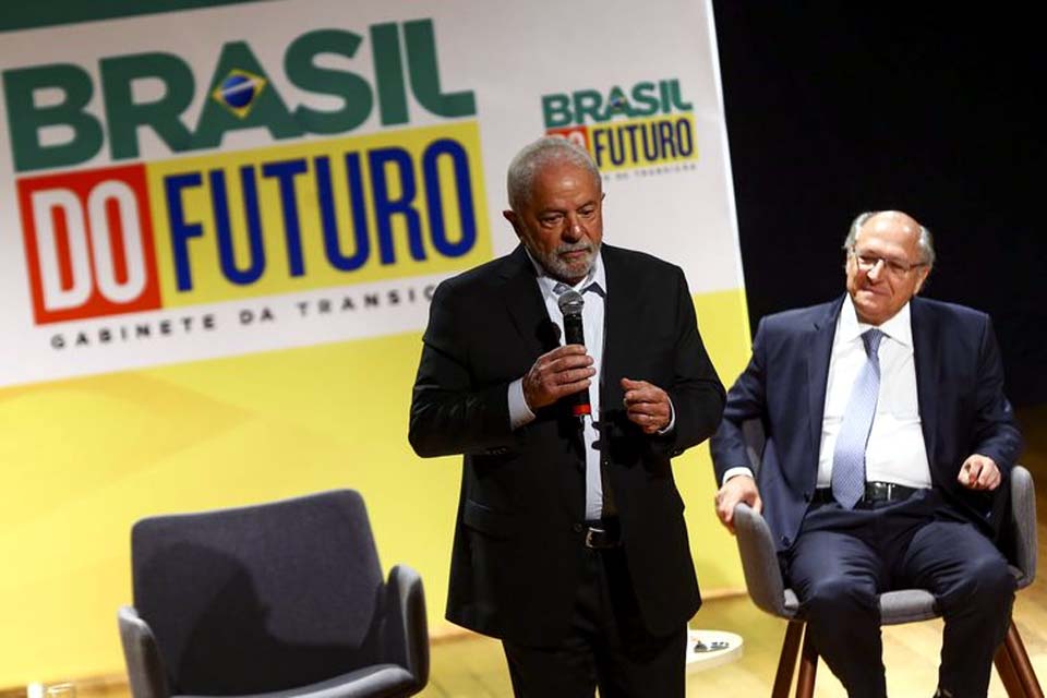 Presidente eleito se encontra com parlamentares e diz que vai dialogar