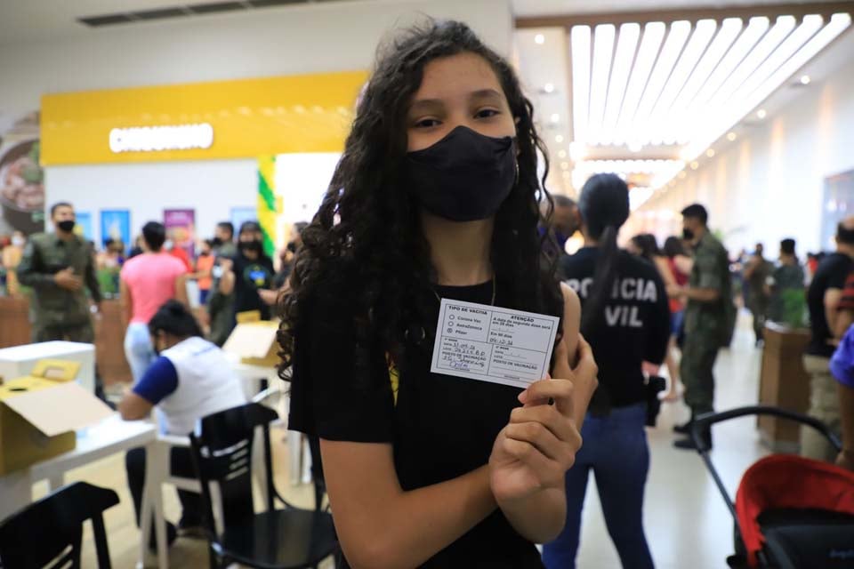 Mais de mil pessoas foram vacinadas na ação realizado no IG Shopping, na zona Leste da capital