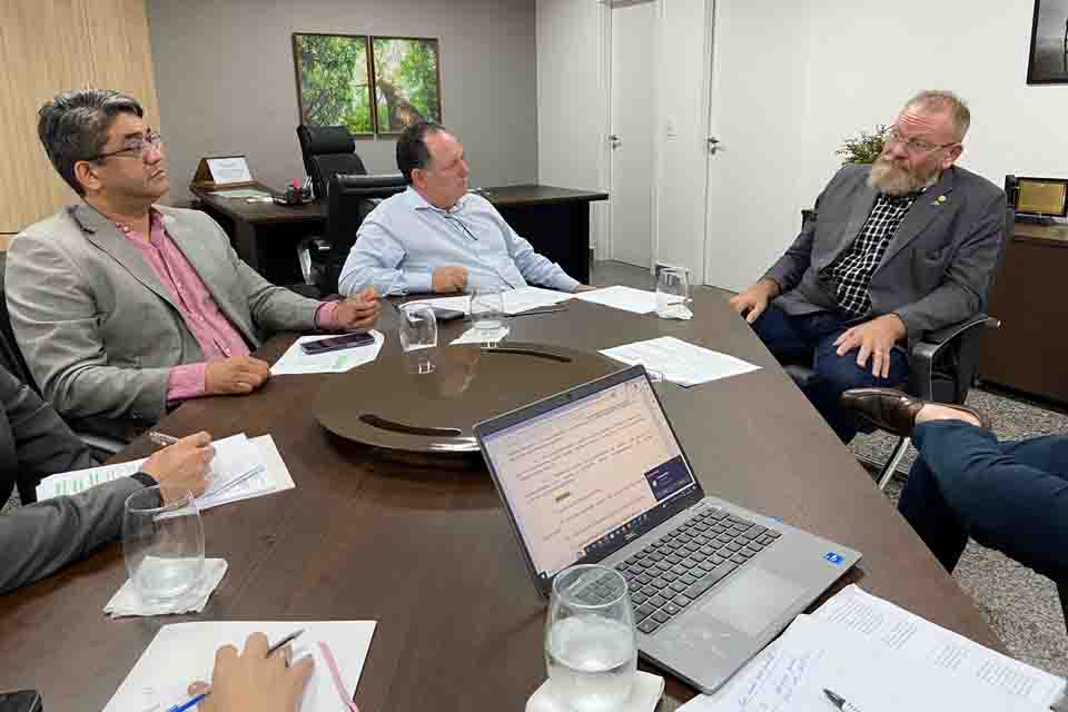 Pedro Fernandes reúne com presidente do Idaron para discutir projeto de lei sobre agrotóxicos em Rondônia