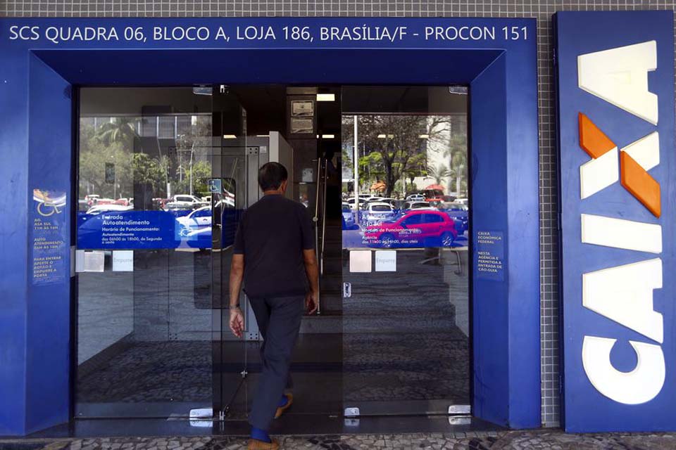 Caixa paga auxílio emergencial para pessoas do Bolsa Família