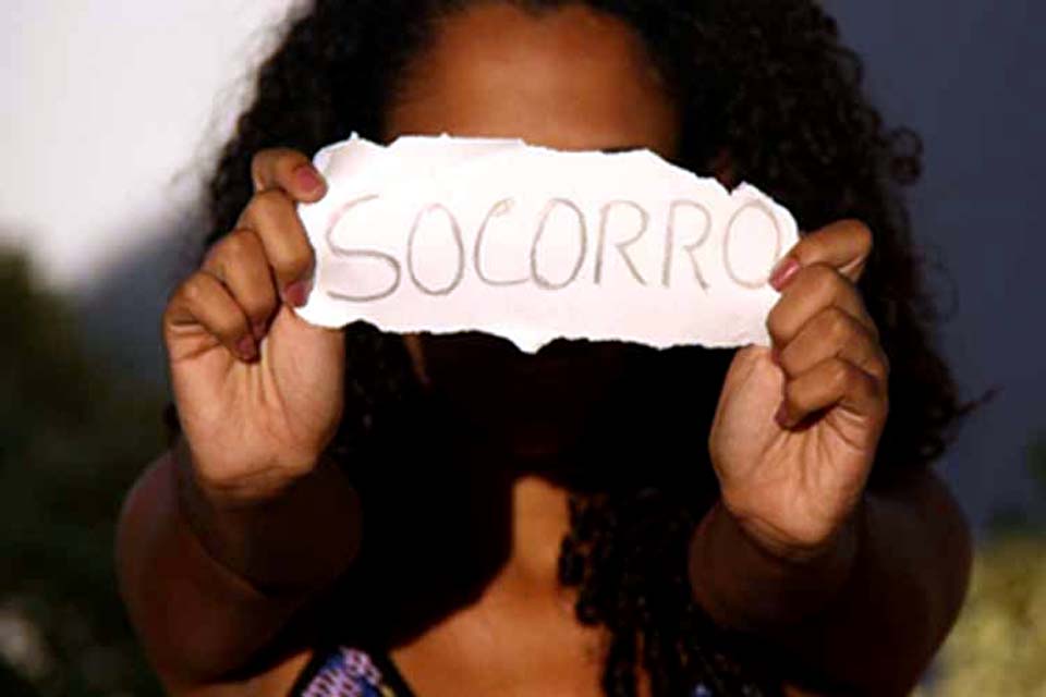 Homicídios crescem para mulheres negras e caem para não negras