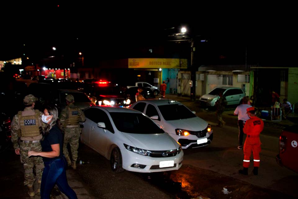 Operação Restrição: Polícia interdita estabelecimento que promovia aglomeração e consumo de bebidas