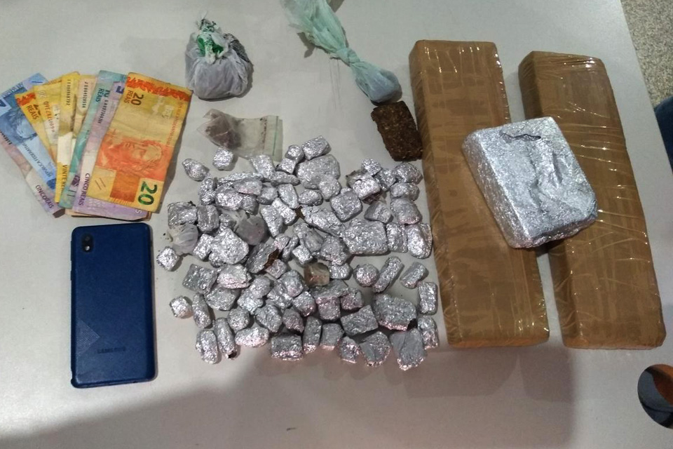 PM desarticulam ponto de venda de drogas e apreendem mais de 2kg de entorpecente