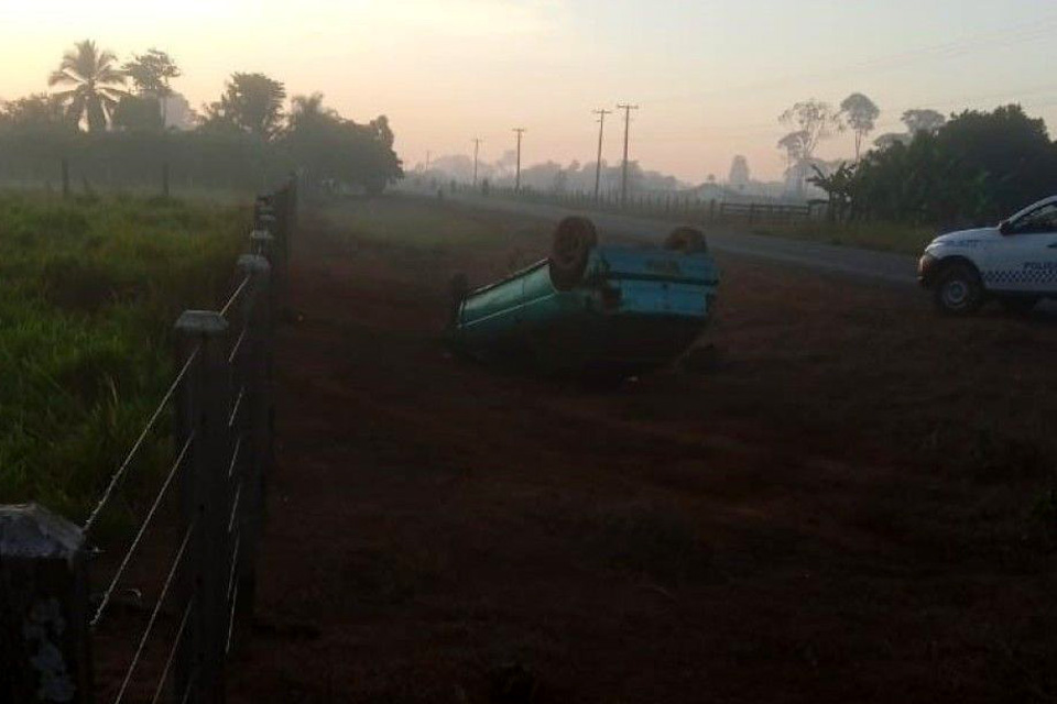 Motociclista tem perna amputada em colisão com carro 