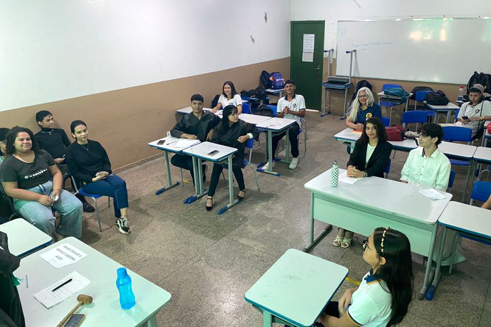 Alunos do Instituto Estadual Carmela Dutra participam do V Simpósio PDA realizado pelo Campus Cacoal