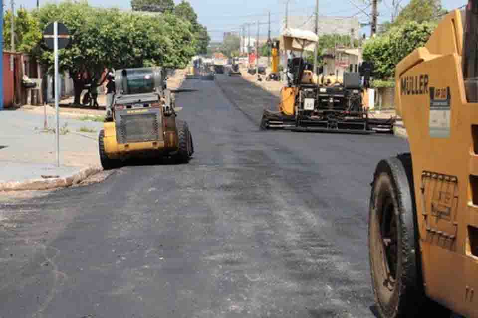 Prefeitura Ji-Paraná trabalha no recapeamento das ruas Aracajú e K-5