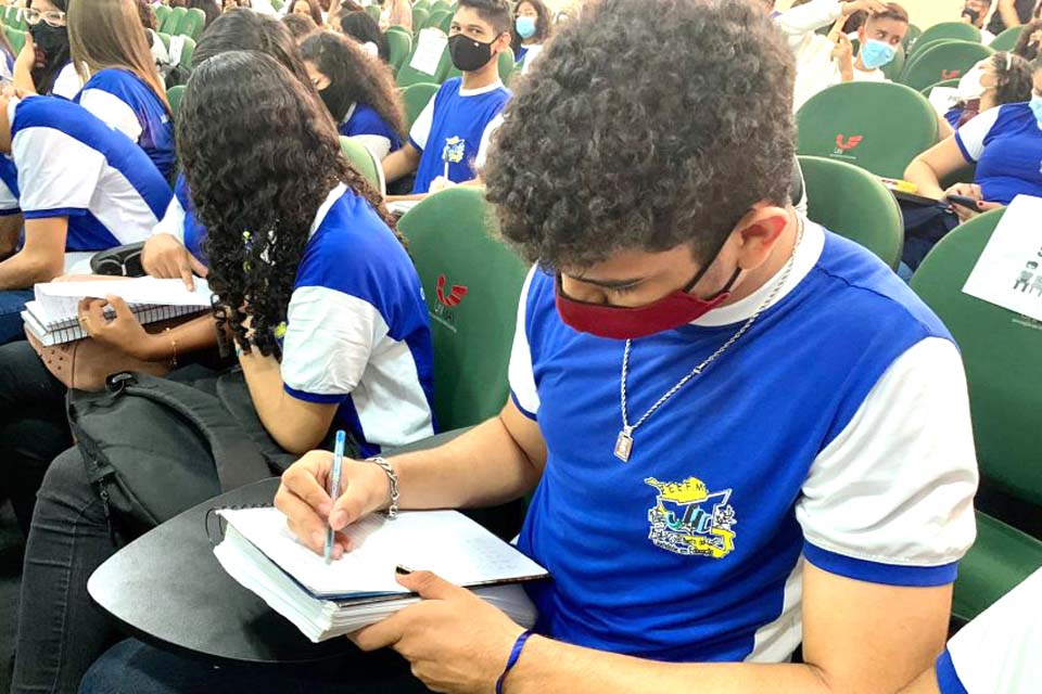 Seduc e Agevisa definem estratégias para garantir segurança à comunidade escolar no início do ano letivo