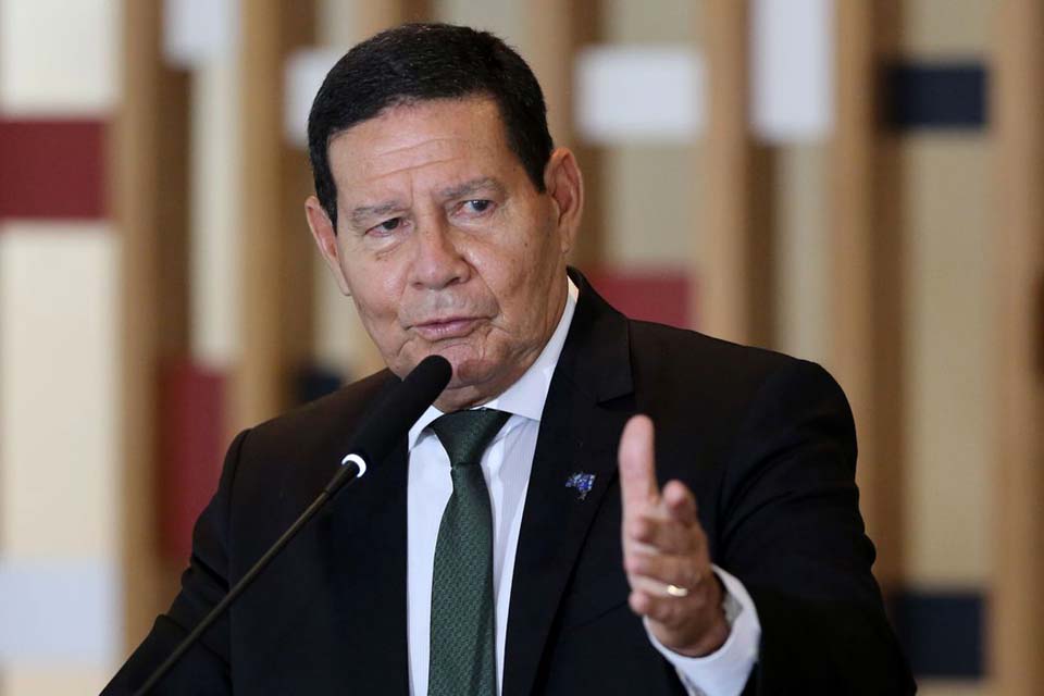 Em artigo, vice-presidente Mourão pede união e otimismo para 2021