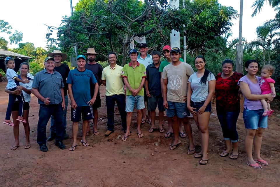 Prefeito e vice participam de reunião com produtores rurais do município