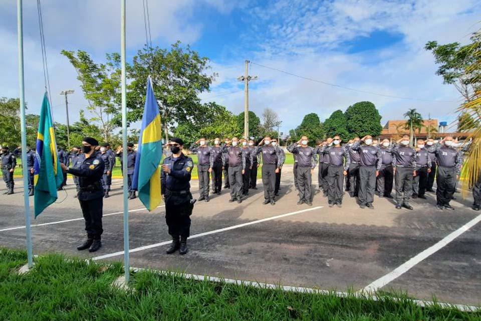 Policiais militares do Núcleo de Inteligência do 4º Batalhão recebem certificados de destaque operacional