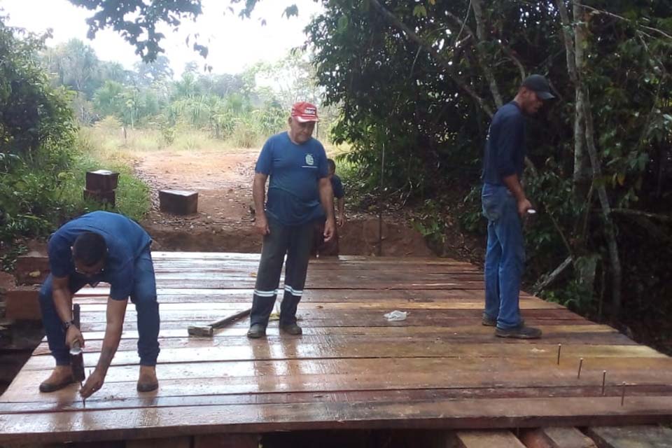 Em 20 dias, Prefeitura constrói uma ponte e restaura seis na área rural