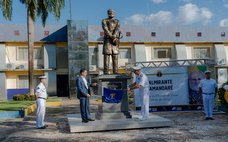 Estátua em homenagem ao Patrono da Marinha é inaugurada em Porto Velho