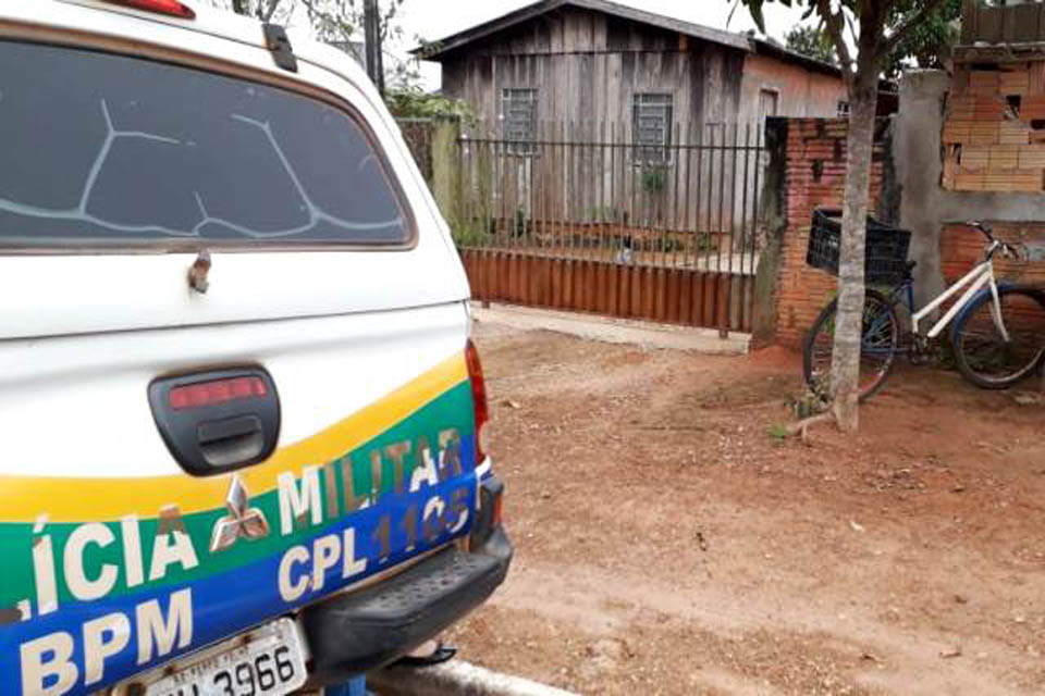 Homem vai à igreja, bandidos armados invadem casa, amarram esposa 